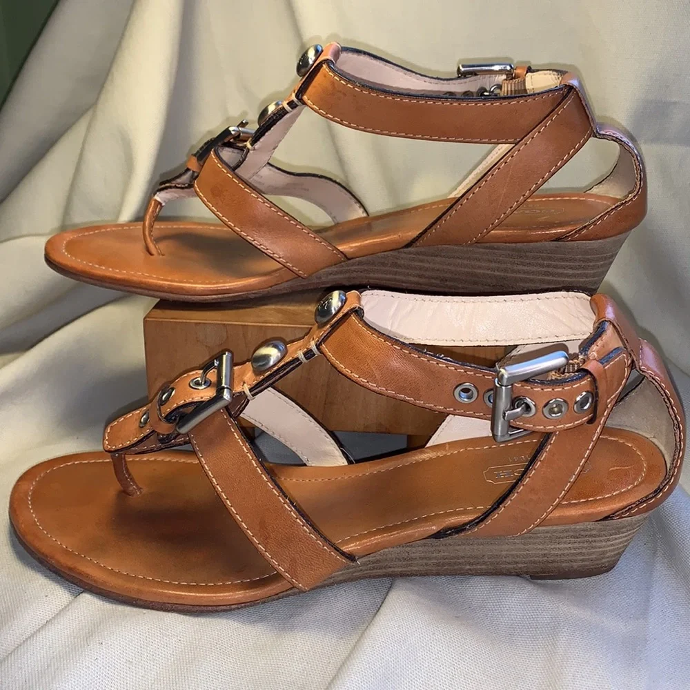 Coach slight wedge leather thong sandals EUC